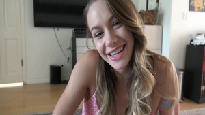 The best sex escorted by very cute babe Naomi Russell