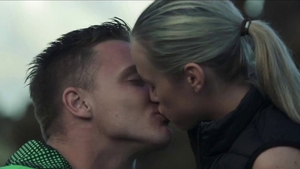 Skinny teen chick raw face fuck outdoors