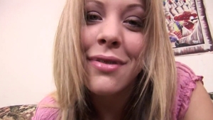 Trimmed blonde Leah Luv sucking balls