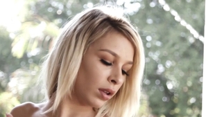 Very hawt Carmen Caliente hardcore creampie on sofa