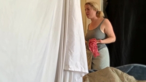 Curvy blonde rushes nailing