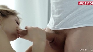 Very hawt babe sloppy sucking cock