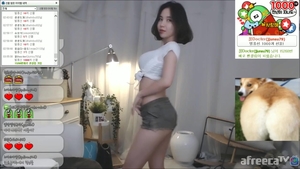 Solo shaved korean brunette pussy fuck live on cam