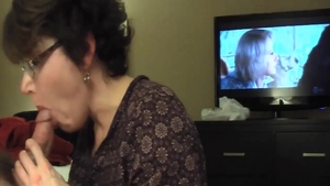 Amateur demonstrates natural tits