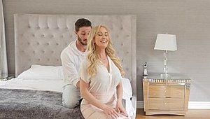Cum 4K - Blonde haired Brandi Love massage in the bed