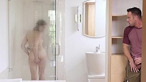 Step Siblings: Jenna Ross caught got nailed in shower in HD